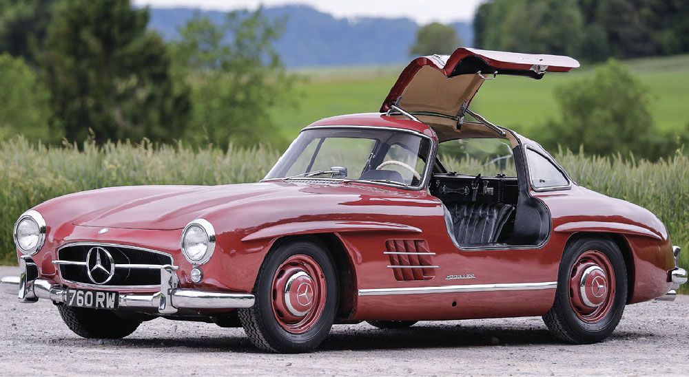 سيارة Mercedes Gullwing نادرة باللون الزهري 