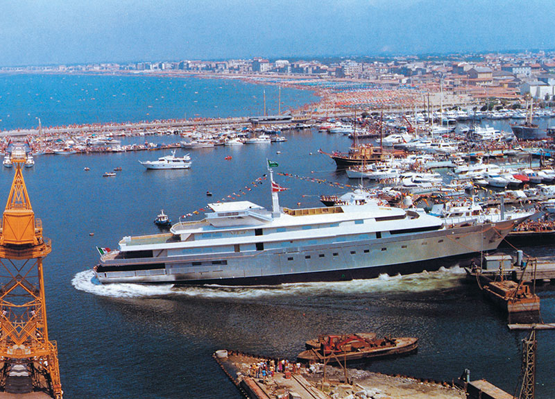 في عام 1979، شهد حوض سفن بينيتي في فياريدجو إطلاق ما شكّل أول يخت فاره في العالم. 