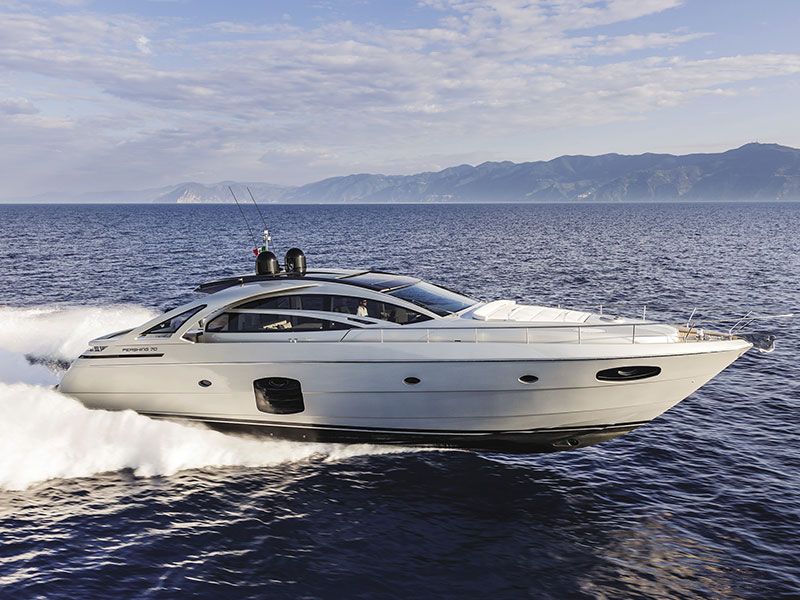 Pershing 70 