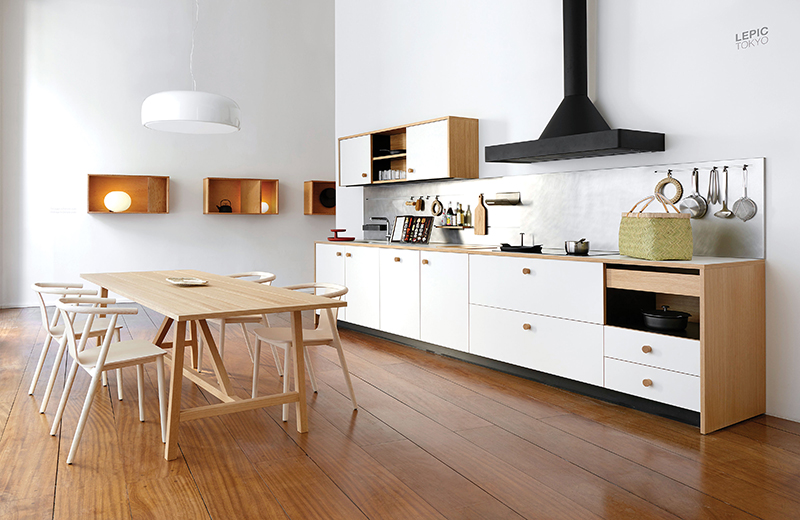 مطبخ من طراز Lepic من تصميم جاسبر موريسون، إنتاج شيفيني، عام 2016.