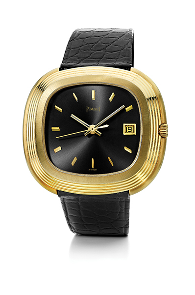 ساعة من بياجيه مشغولة من الذهب الأصفر عيار 18 قيراطًا، كانت ضمن مجموعة وارهول وأعادت الدار شراءها في مزاد وارهول Warhol الذي نظمته سوذبيز سنة 1988. 