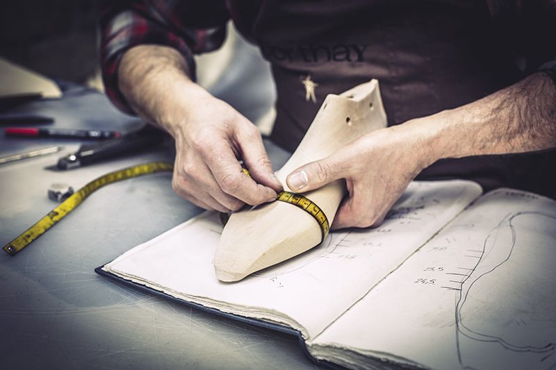 صنع قالب خشبي للحذاء