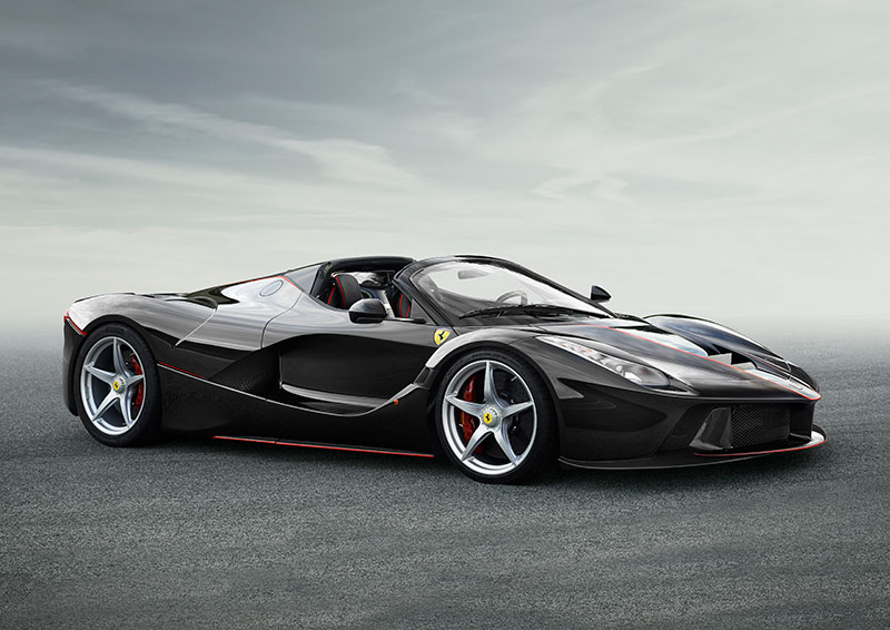 اقتصر إنتاج طراز LaFerrari Aperta على 210 سيارات أتاحت فيراري شراءها للنخبة من زبائنها الأوفياء فحسب