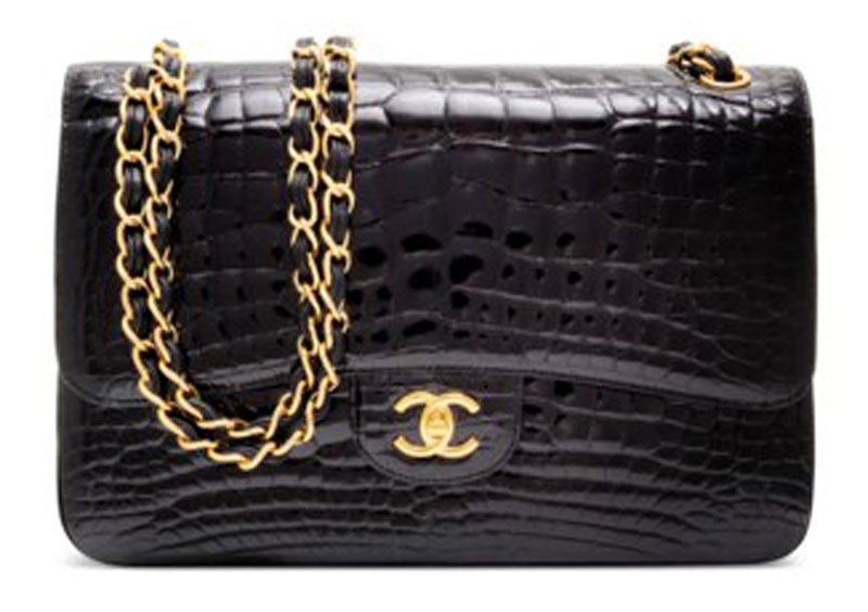 حقيبة من شانيل من طراز Jumbo Classic Double Flap، مشغولة من جلد التمساح اللامع.