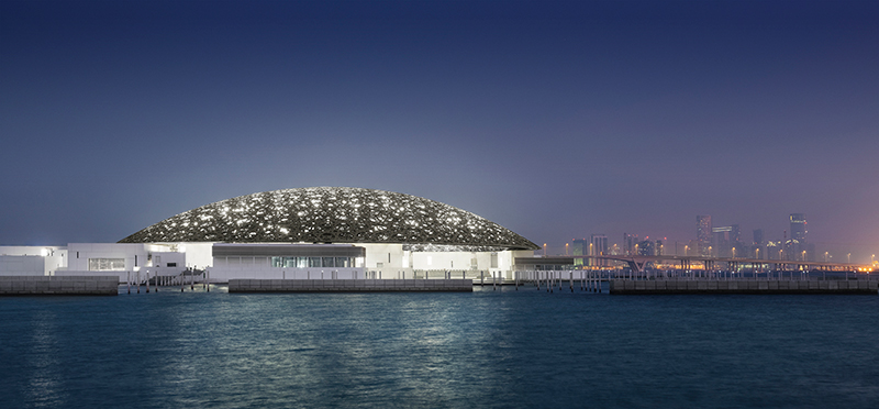 كرس متحف اللوفر أبو ظبي حضور العاصمة الإماراتية على خارطة كبرى المؤسسات الفنية في العالم.