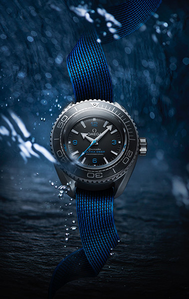 يتفرد طراز Seamaster Planet Ocean Ultra Deep Professional بمزايا تقنية بالغة التطور أتاحت الغوص بنموذج منه إلى أعمق موقع في جوف المحيطات