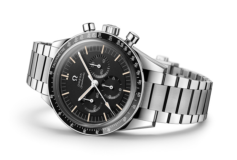 تحتفي ساعة Speedmaster Moonwatch المجهزة بالمعيار الحركي 321 بإرث طراز سبيدماستر الشهير من أوميغا