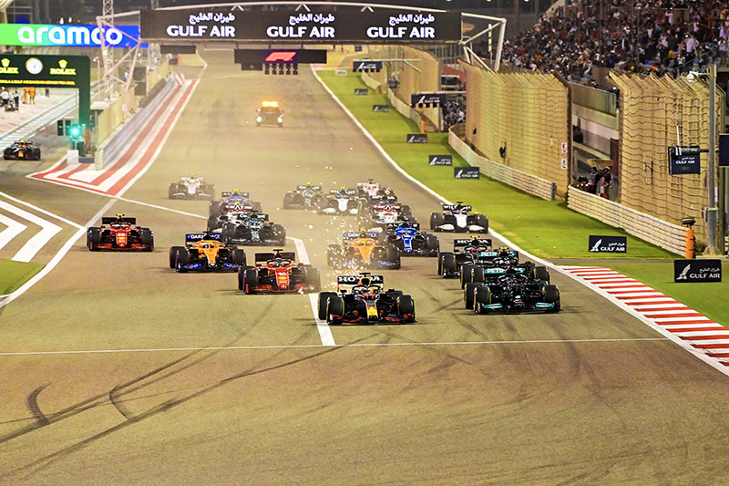 إحدى جولات سباق جائزة البحرين الكبرى للفورمولا 1 .
