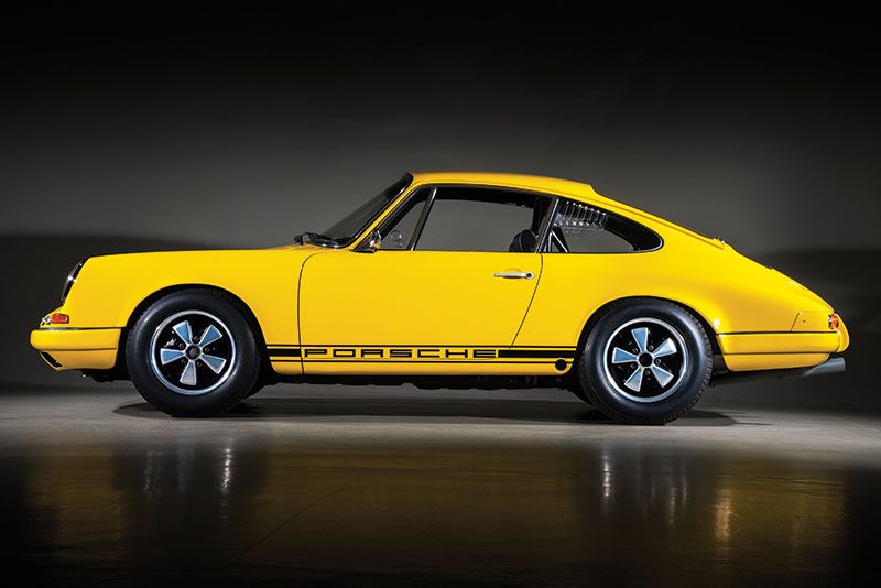 سيارة من طراز Porsche 911R, R4 من عام 1967