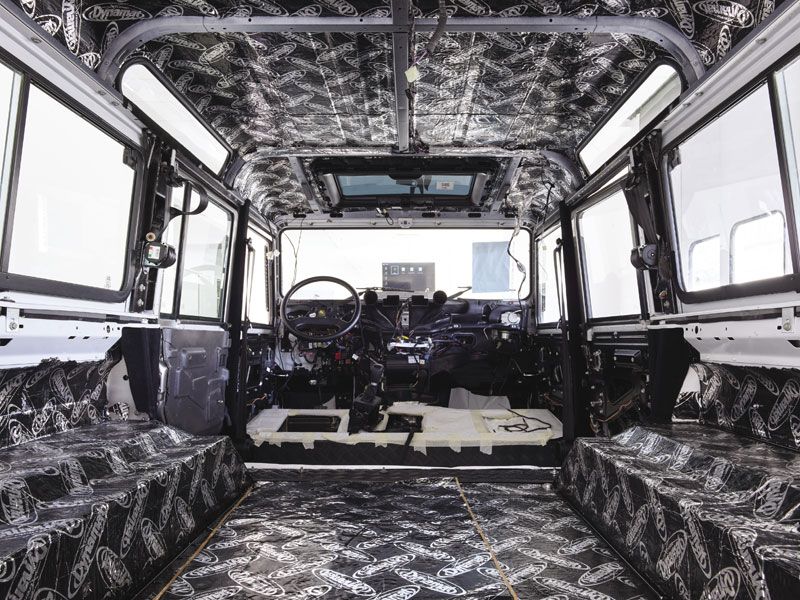 نسخة آريس المعدلة من مركبة Land Rover Defender