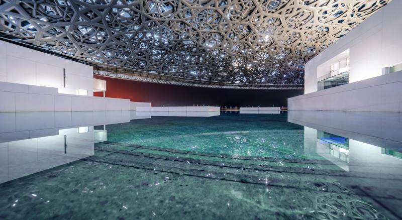 قبة متلألئة لمتحف اللوفر أبو ظبي