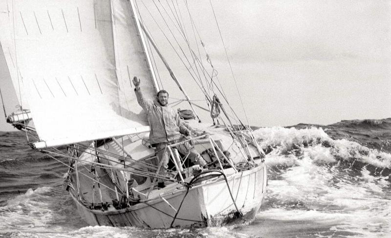 في عام 1969، أصبح روبن نوكس جونستون أول رجل يبحر بمفرده حول العالم دون توقف.