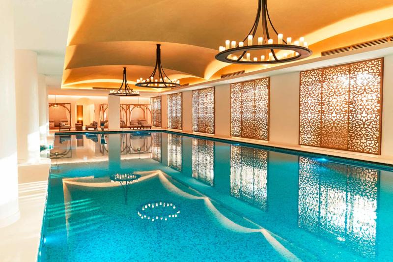 يحتضن النادي حوض السباحة الداخلي الأكبر من نوعه في منطقة الشرق الأوسط.