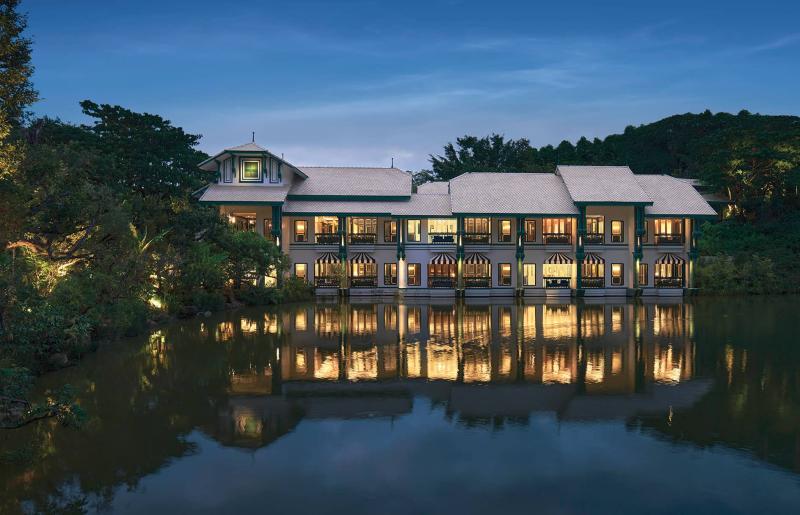 منتجع InterContinental Khao Yai، الذي ألهمت جمالياته الشخصية الخيالية لناظر محطة كاو ياي. 