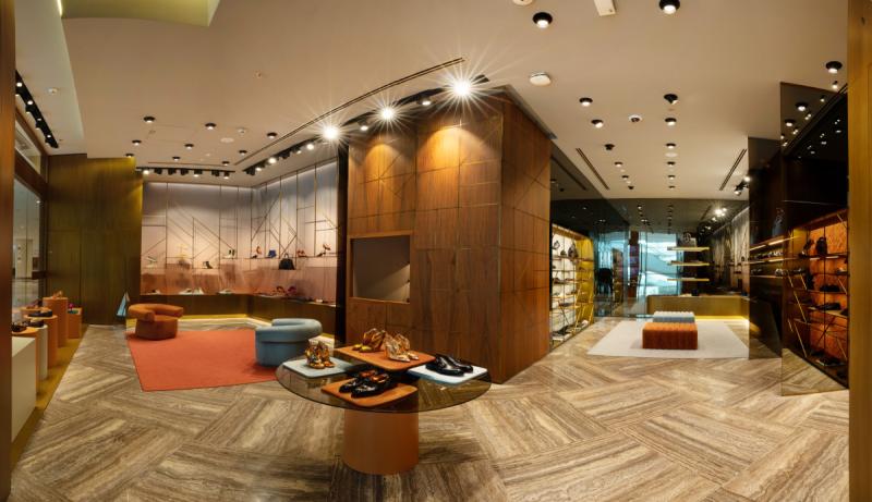 متجر جديد لأحذية سانتوني في دبي