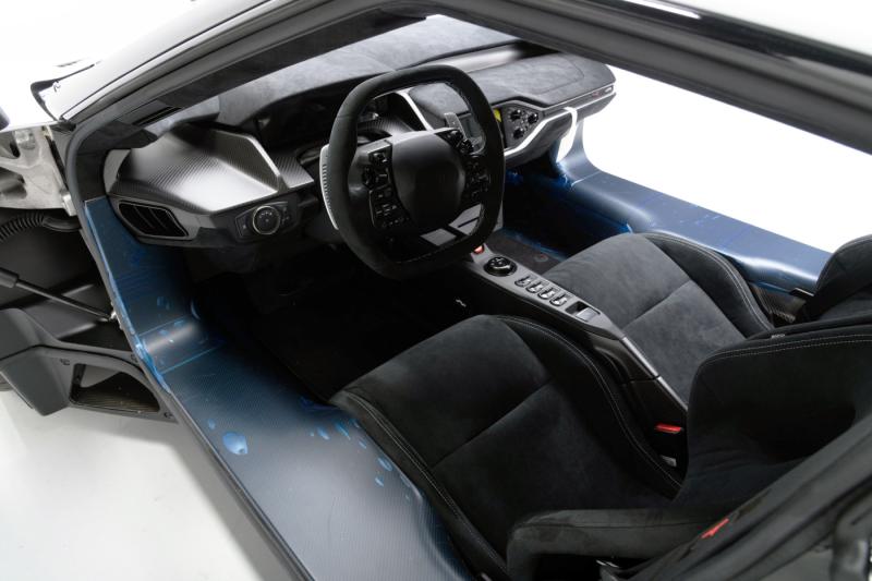 فرصة لا تتكرر لاقتناء نموذج نادر من سيارة Ford GT Carbon Series 