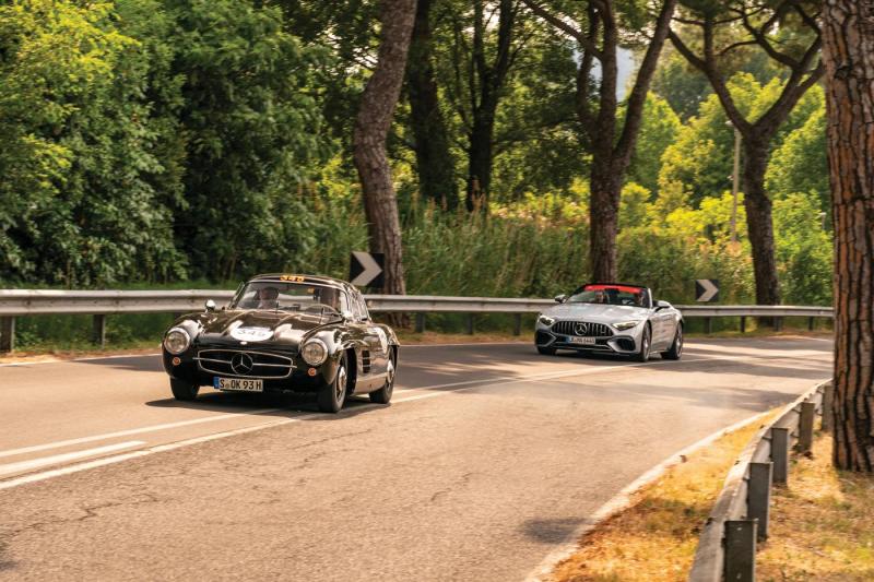 للمشاركة في سباق الألف ميل، ستُوفّر لصاحب الهدية سيارة من طراز Mercedes – Benz 300 SL  من مجموعة مرسيدس - بنز التراثية. 