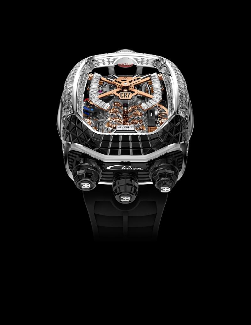 ساعة Bugatti Chiron Tourbillon من جايكوب أند كو، يذكر تصميمها بمحرك سيارة بوغاتي شيرون.  