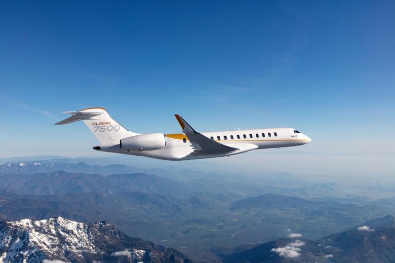 طائرة من طراز Global 7500 الذي يحقق مدى سفر يصل إلى 7,700 ميل بحري.