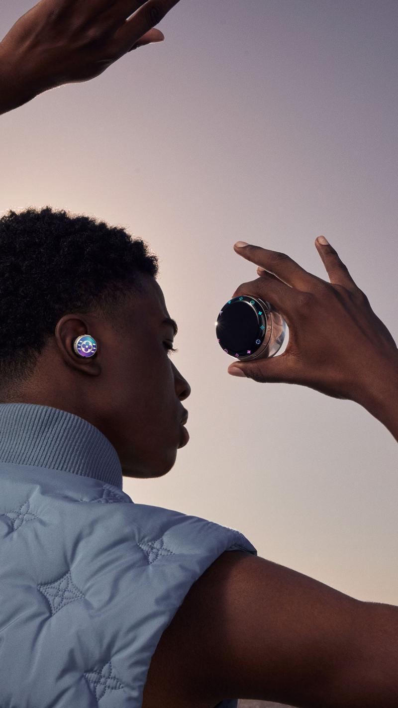 سماعات Horizon Light Up من لويس فويتون