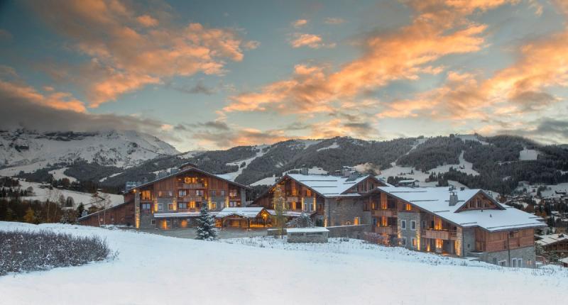 في جبال الألب الفرنسية، فندق فورسيزونز مجيف الذي يحتفي بمقاربة البارونة لفن الحياة. 