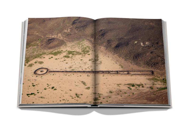 أسولين تسلط الضوء على كنوز المملكة الصحراوية من خلال كتاب Kites of the Desert
