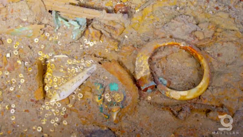 العثور على عقد من الفيروز والذهب في حطام  تيتانيك