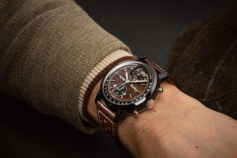 بريتلينغ تطرح ثلاث نسخ متفردة من ساعة Top Time B21 Classic Cars Chronograph Tourbillon