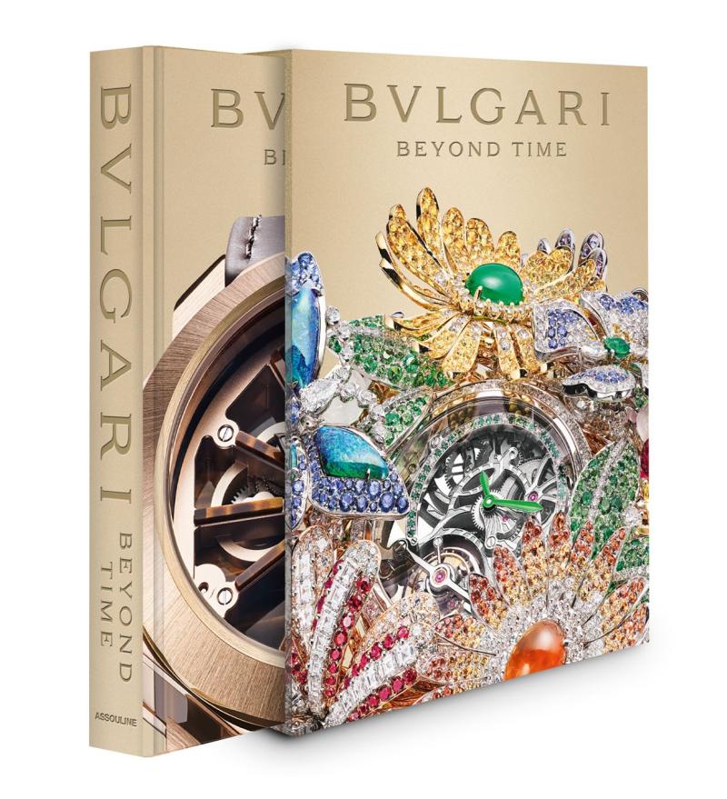 كتاب Beyond Time الذي أطلقته بولغري في دبي في سياق أسبوع الساعات، وفيه توثّق أبرز المحطات في مسيرتها الإبداعية.