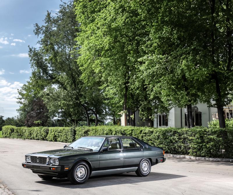 في عام 1986، وفّرت الشركة فئة خاصة حصرية من سيارتها الشهيرة أطلقت عليها اسم Royale وزوّدتها بمحرك من ثماني أسطوانات.