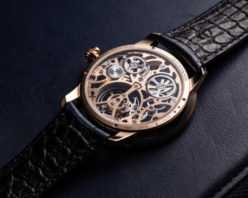 أرنولد أند صن تسلك مسلك النحافة في ساعة Ultrathin Tourbillon Skeleton