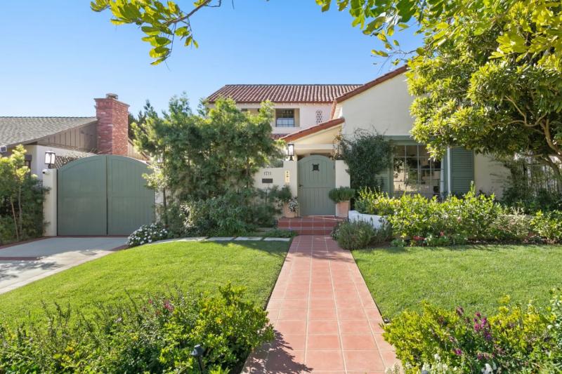 منزل إيما ستون في لوس أنجليس يباع مقابل 4.3 مليون دولار