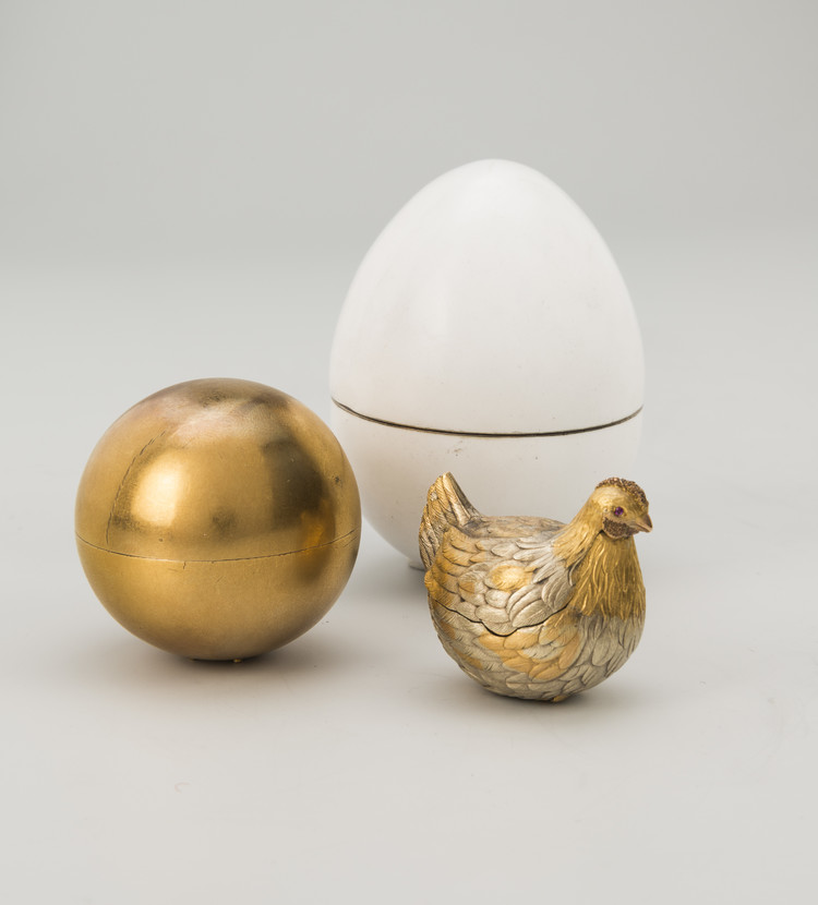 بيضة الدجاجة Hen Egg