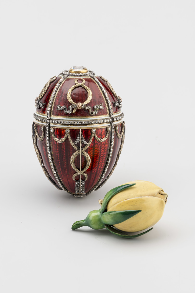 بيضة برعم الوردة Rosebud Egg