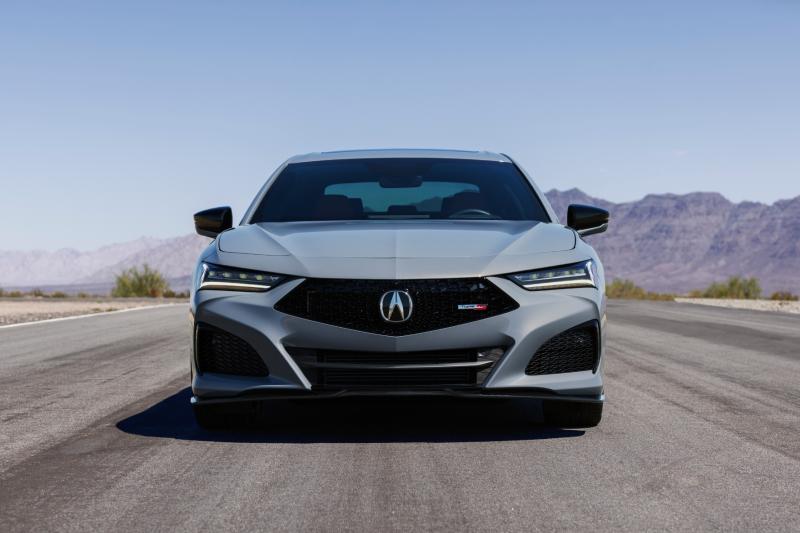 سيارة Acura TLX 