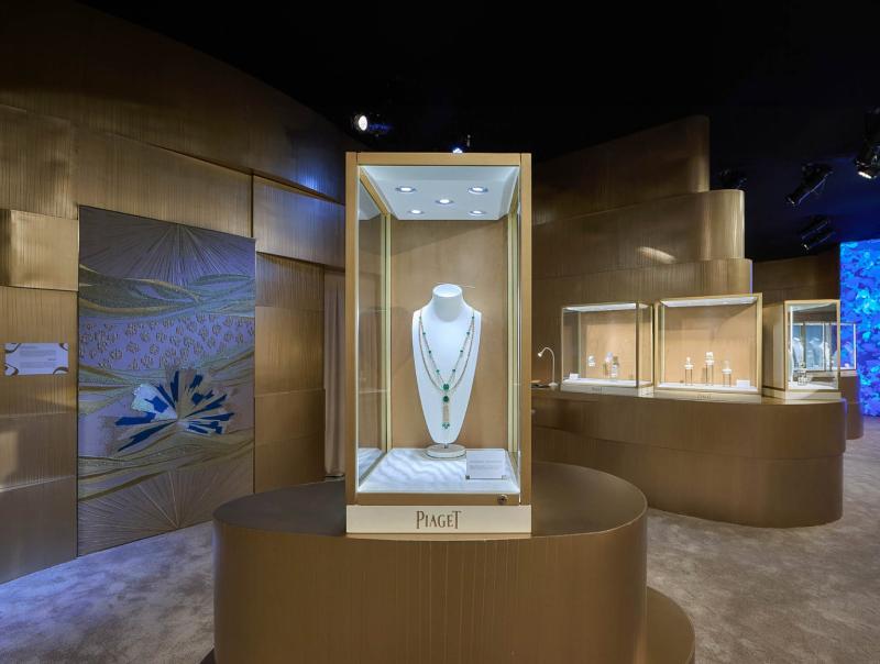 في "بيت الذهب"، حيث استعرضت بياجيه قطعًا تراثية ومجموعات خاصة من الجواهر والساعات الراقية.