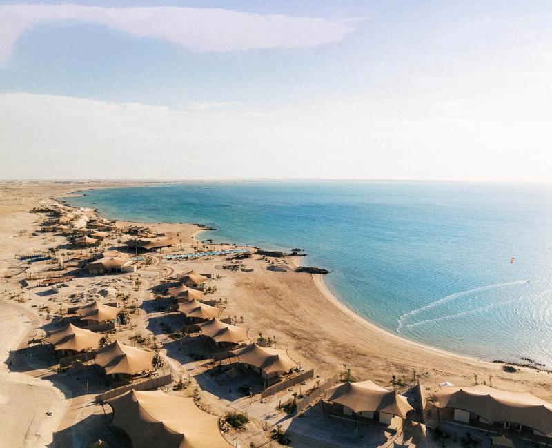 عند ملتقى الصحراء بالبحر في قطر، يستريح المنتجع ضمن محمية الريم الطبيعية المُدرجة على قائمة اليونسكو./ أفضل التجارب والمغامرات في فنادق ومنتجعات العالم العربي