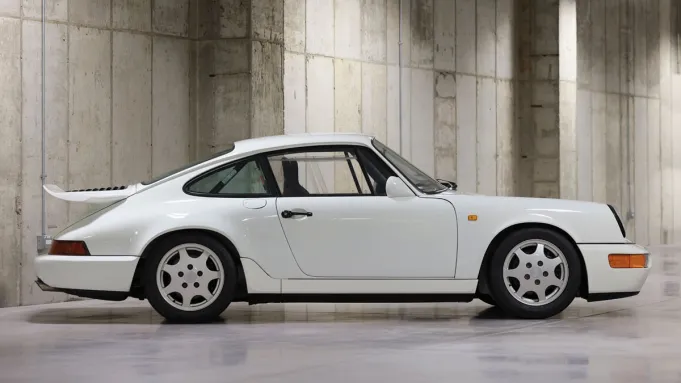 دار كريستيز تطرح سيارة Porsche 964 Carrera 4 Leichtbau نادرة بسعر يصل إلى مليون دولار