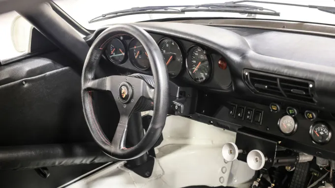 دار كريستيز تطرح سيارة Porsche 964 Carrera 4 Leichtbau نادرة بسعر يصل إلى مليون دولار
