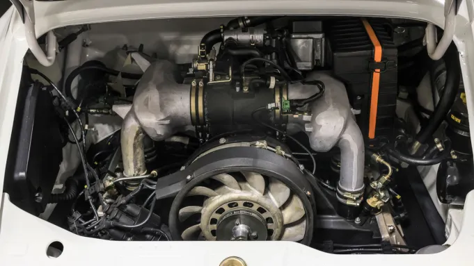 دار كريستيز تطرح سيارة Porsche 964 Carrera 4 Leichtbau نادرة بسعر يصل إلى مليون دولار