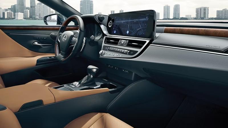 ES 300h Sports Luxury 2025.. رفاهية هجينة بتوقيع لكزس 