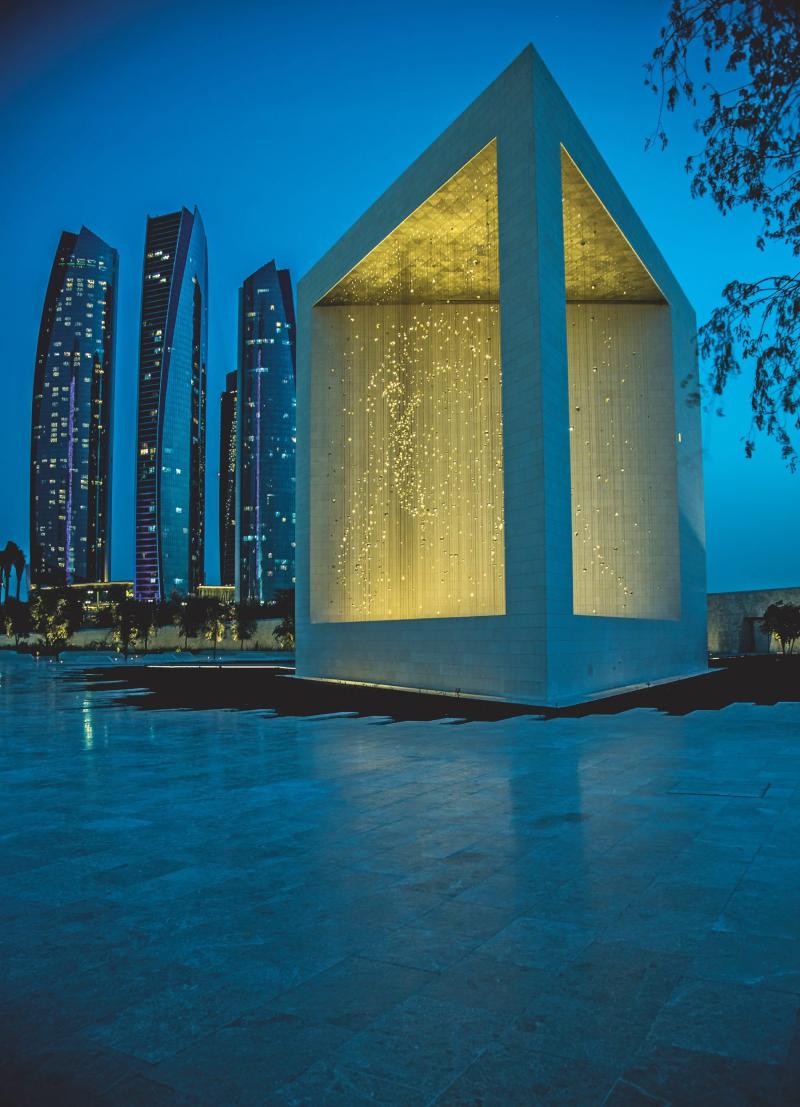 دار أسولين تطرح كتاب Abu Dhabi Bright