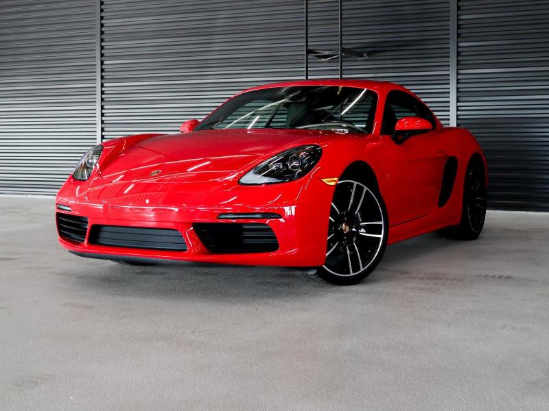 718 من بورشه/ أفضل السيارات الرياضية بناقل حركة يدوي لعام 2025