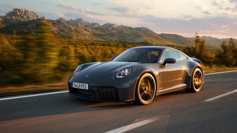 911 Carrera T من بورشه/ أفضل السيارات الرياضية بناقل حركة يدوي لعام 2025