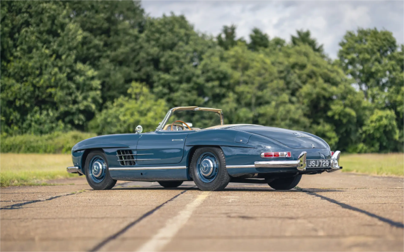 آر إم سوذبيز تبيع مرسيدس-بنز 300 SL رودستر من عام 1958 مقابل 850 ألف دولار