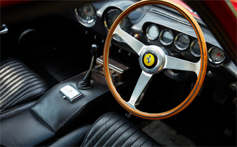 آر إم سوذبيز تطرح نسخة نادرة من فيراري 250 GT/L Lusso من عام 1964 بتقدير يتجاوز 1.3 مليون دولار. 