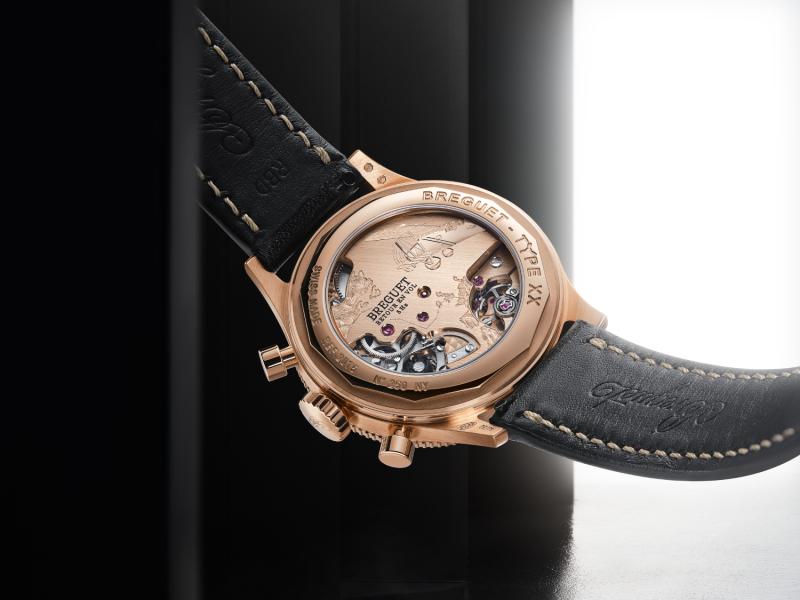 بريغيه تُلاقي الماضي بالحاضر بالكشف عن نسختين من ساعة Type XX Chronographe 2075