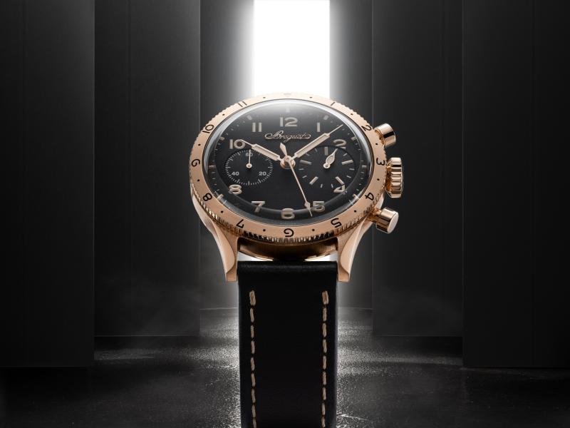 بريغيه تُلاقي الماضي بالحاضر بالكشف عن نسختين من ساعة Type XX Chronographe 2075