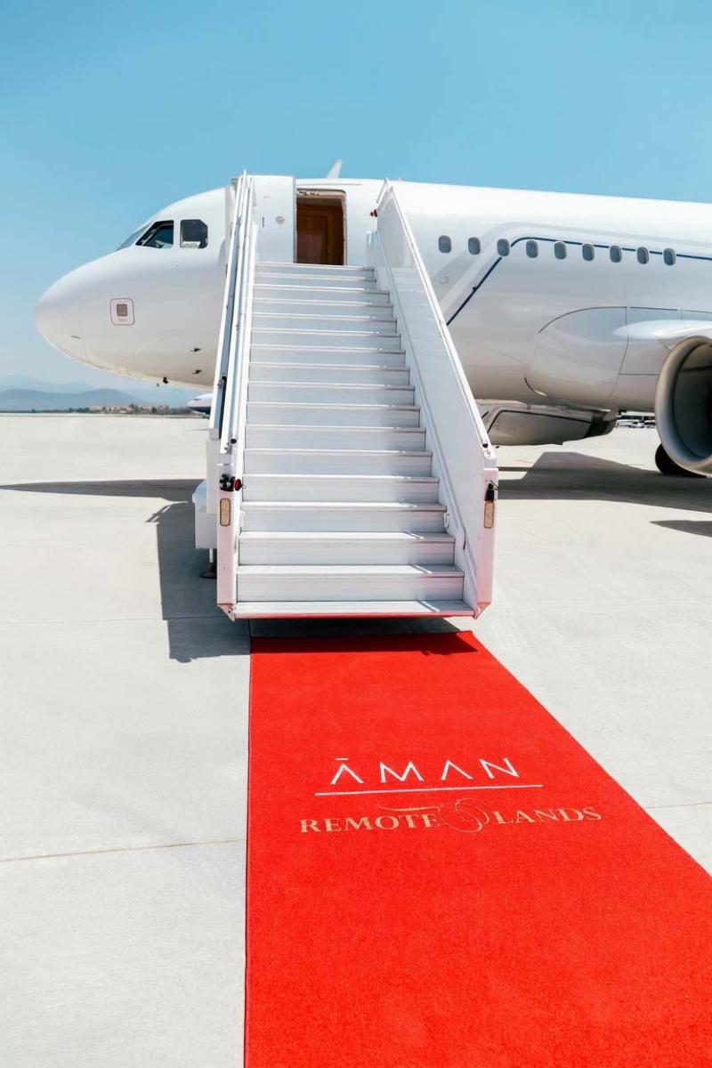يرتحل الزبائن على متن طائرة مخصصة من طراز Airbus ACJ319، تسافر بهم حول العالم أو إلى وجهات محددة. /أفضل الطائرات لعام 2025