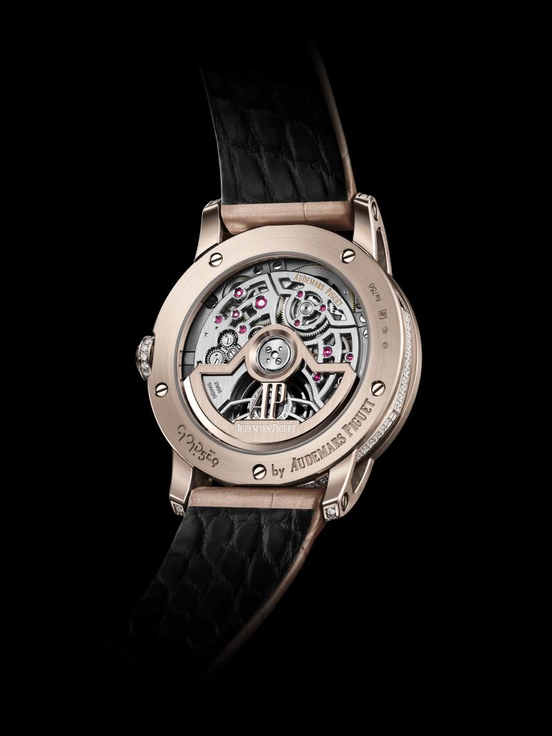أوديمار بيغيه تُناغم بين الجماليات الراقية والتقنيات الفائقة في ساعة Code 11.59 by Audemars Piguet Selfwinding Flying Tourbillon
